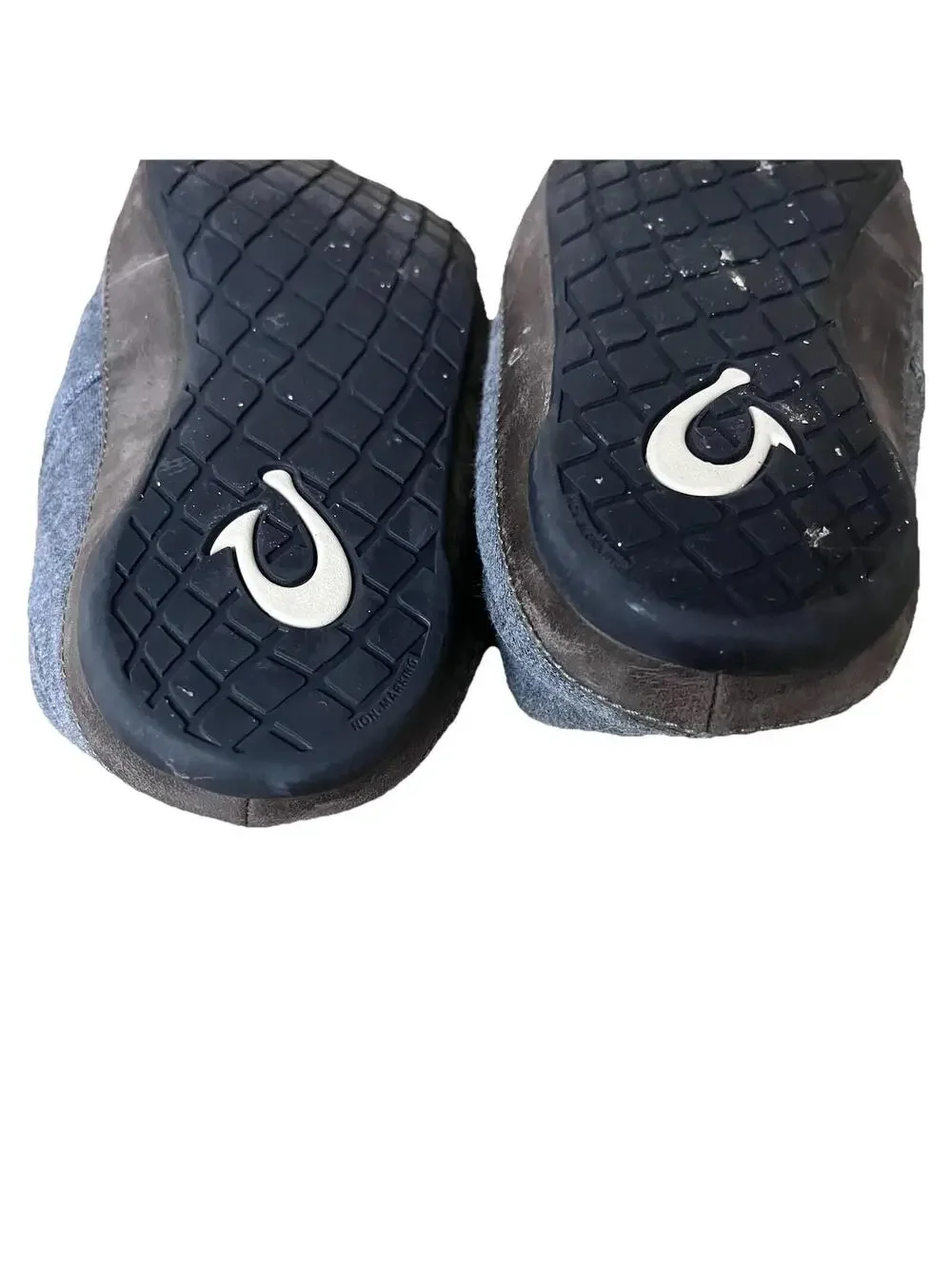 OluKai Mahana Slippers Mens 9 Gray Quilted Slip On Convertible Heel Indoor